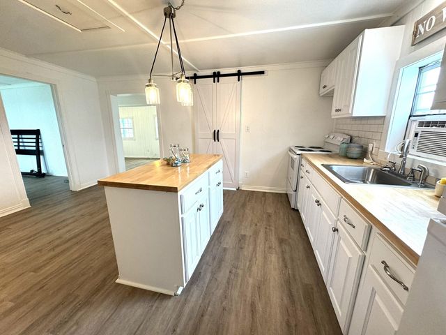 302 2nd Street, Palacios, TX 77465