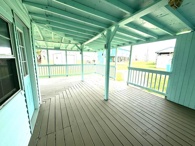 302 2nd Street, Palacios, TX 77465