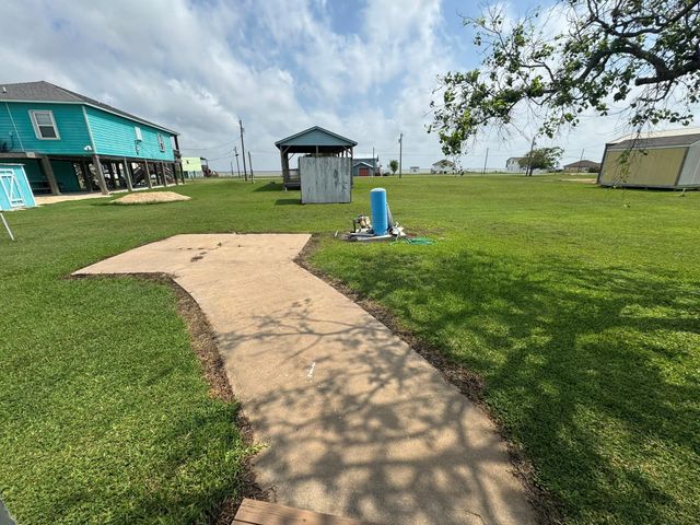 302 2nd Street, Palacios, TX 77465