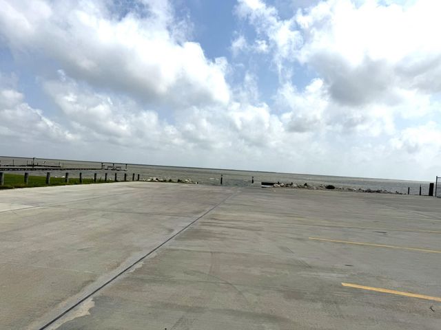 302 2nd Street, Palacios, TX 77465