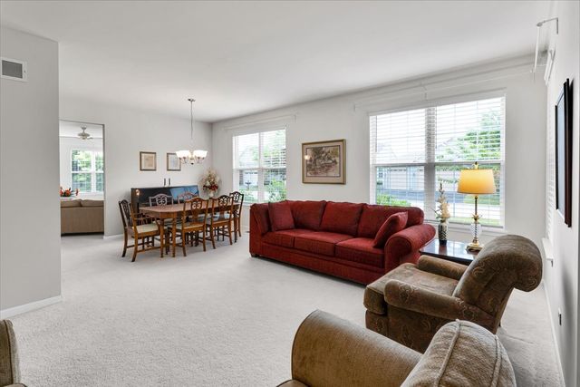 918 Scottsdale Drive, Pingree Grove, IL 60140