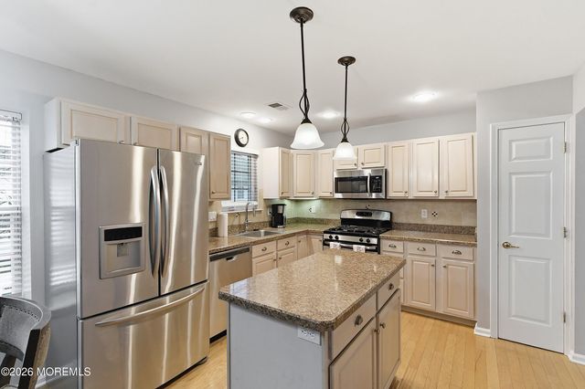 14 Oakmont Road, Lakewood, NJ 08701