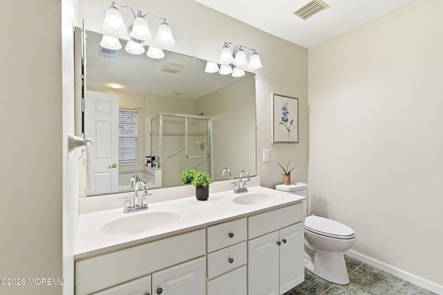 14 Oakmont Road, Lakewood, NJ 08701