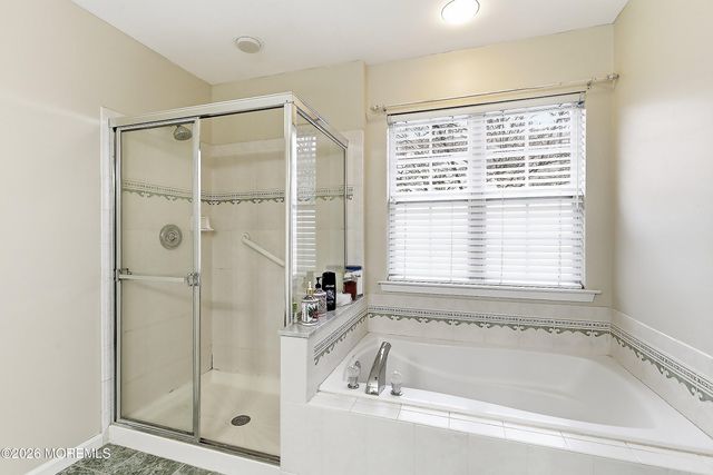 14 Oakmont Road, Lakewood, NJ 08701