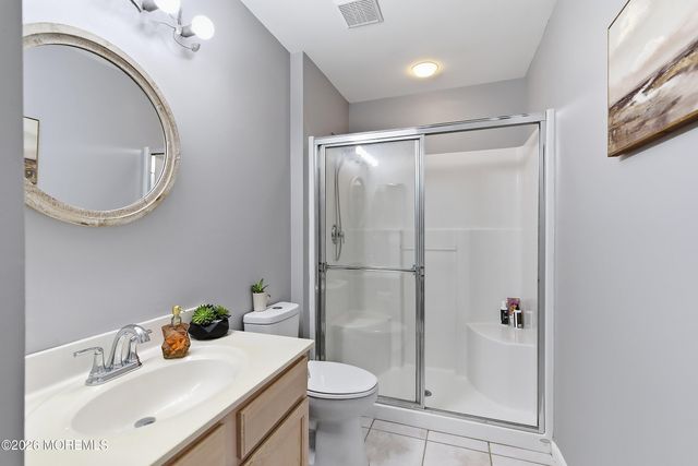 14 Oakmont Road, Lakewood, NJ 08701