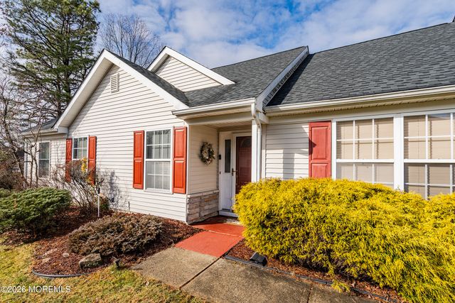 14 Oakmont Road, Lakewood, NJ 08701