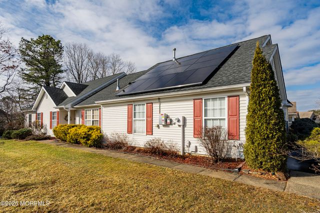 14 Oakmont Road, Lakewood, NJ 08701