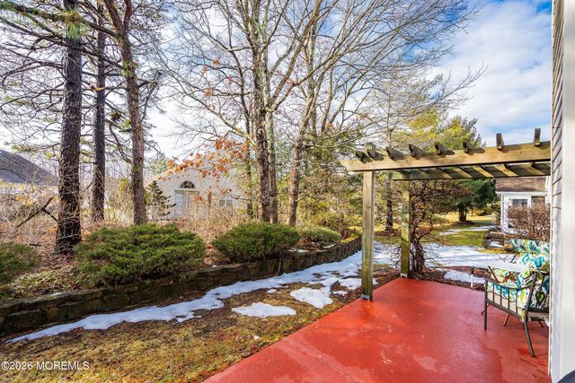 14 Oakmont Road, Lakewood, NJ 08701