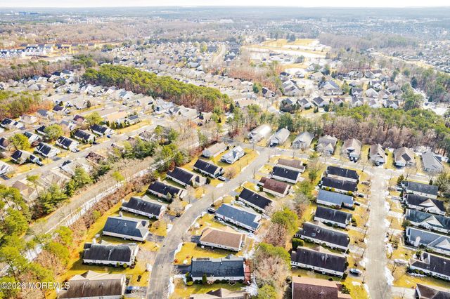 14 Oakmont Road, Lakewood, NJ 08701