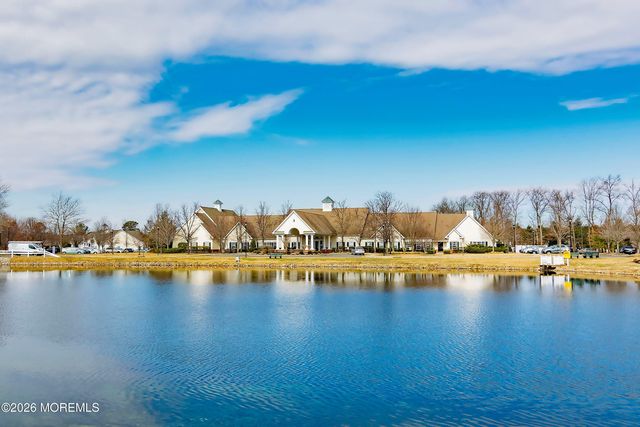 14 Oakmont Road, Lakewood, NJ 08701