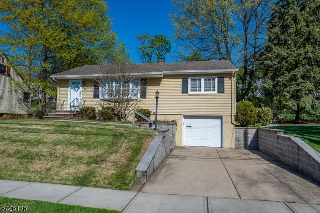 60 Sutton Ave, Totowa Boro, NJ 07512