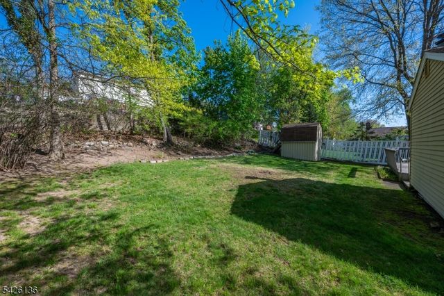 60 Sutton Ave, Totowa Boro, NJ 07512