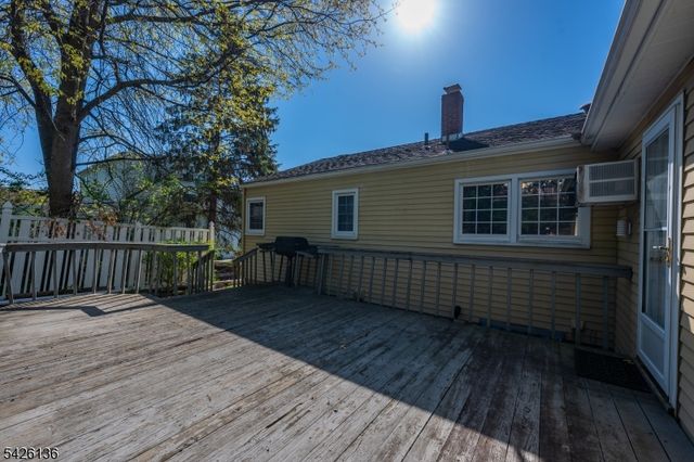 60 Sutton Ave, Totowa Boro, NJ 07512