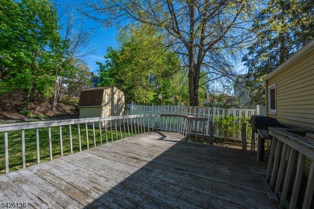 60 Sutton Ave, Totowa Boro, NJ 07512