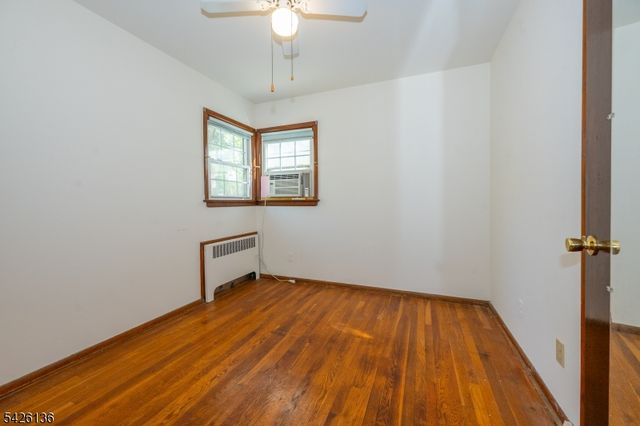 60 Sutton Ave, Totowa Boro, NJ 07512