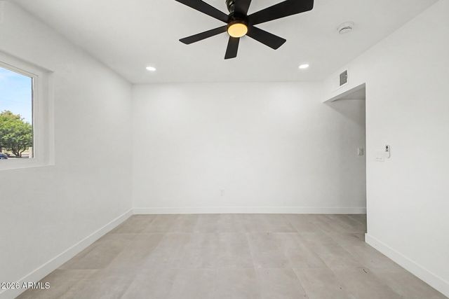 2305 W MARYLAND Avenue, Phoenix, AZ 85015