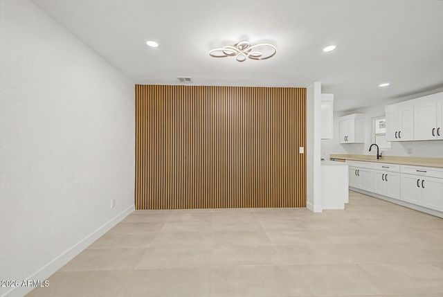2305 W MARYLAND Avenue, Phoenix, AZ 85015