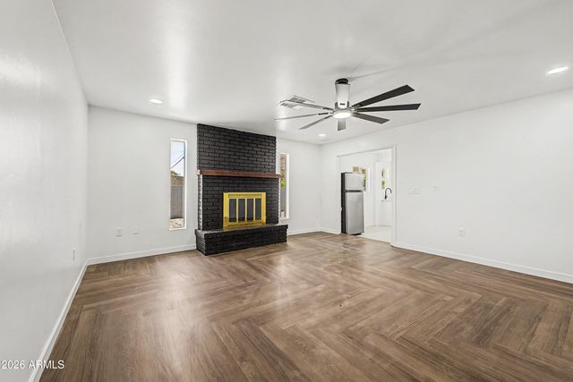 2305 W MARYLAND Avenue, Phoenix, AZ 85015