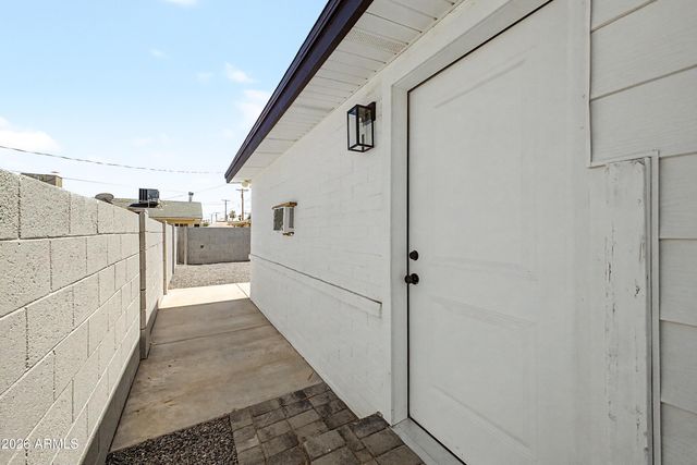 2305 W MARYLAND Avenue, Phoenix, AZ 85015