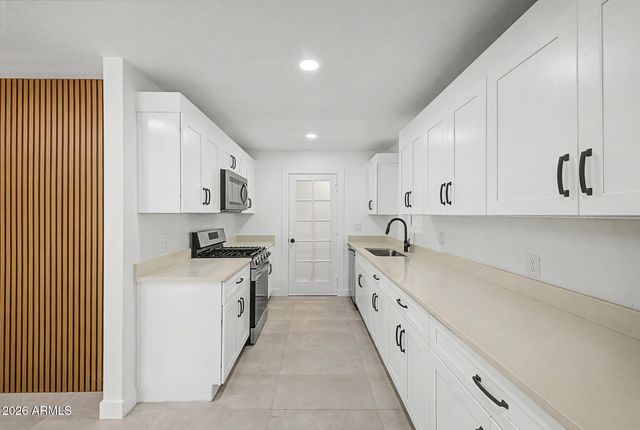 2305 W MARYLAND Avenue, Phoenix, AZ 85015