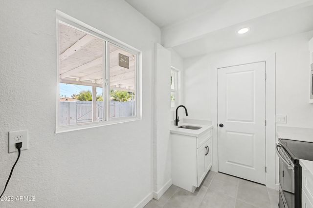 2305 W MARYLAND Avenue, Phoenix, AZ 85015