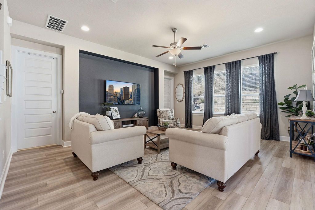 241 Village Oak DR, Austin, TX 78737