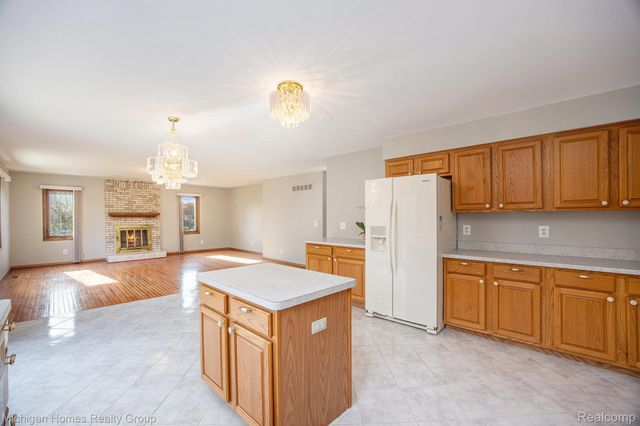 47630 Robins Nest Drive, Shelby Charter Township, MI 48315
