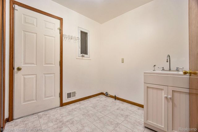 47630 Robins Nest Drive, Shelby Charter Township, MI 48315