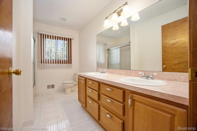 47630 Robins Nest Drive, Shelby Charter Township, MI 48315