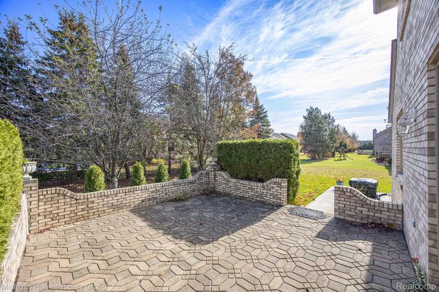47630 Robins Nest Drive, Shelby Charter Township, MI 48315