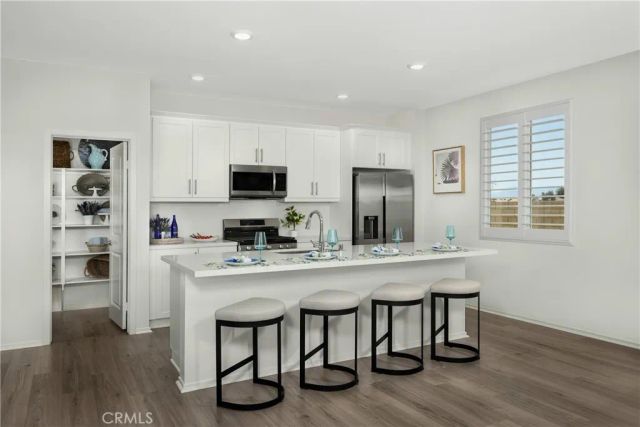1561 E Holguin Street, Lancaster, CA 93534