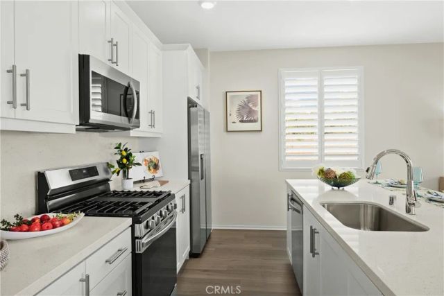 1561 E Holguin Street, Lancaster, CA 93534