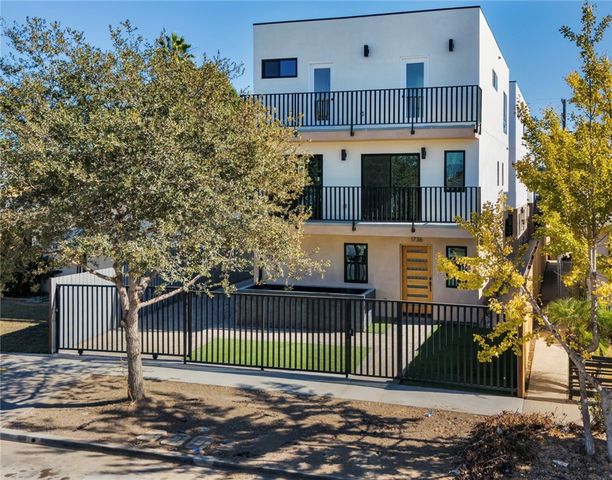 1736 Carmona Avenue A, Los Angeles, CA 90019