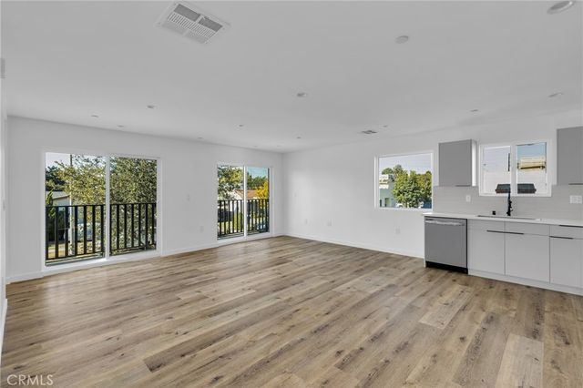 1736 Carmona Avenue A, Los Angeles, CA 90019