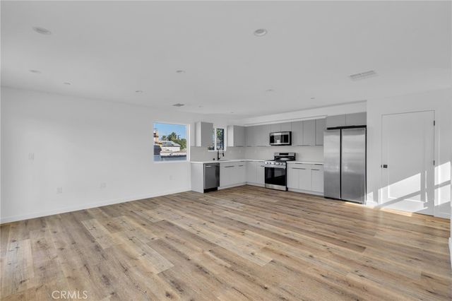 1736 Carmona Avenue A, Los Angeles, CA 90019