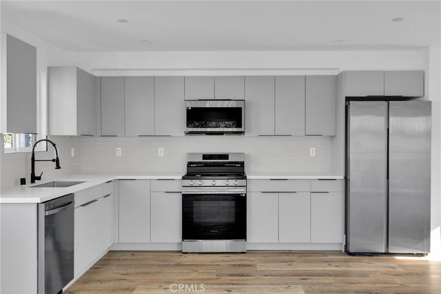 1736 Carmona Avenue A, Los Angeles, CA 90019