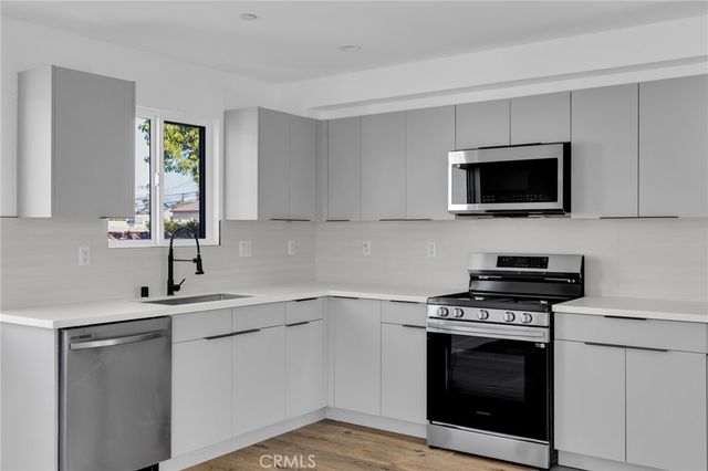 1736 Carmona Avenue A, Los Angeles, CA 90019