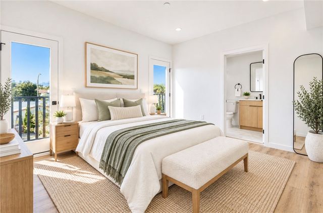 1736 Carmona Avenue A, Los Angeles, CA 90019