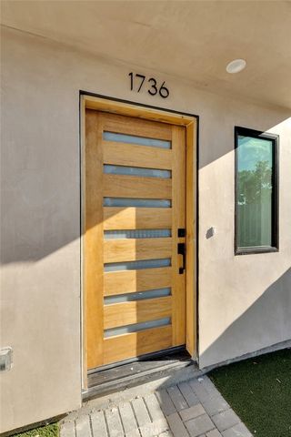 1736 Carmona Avenue A, Los Angeles, CA 90019