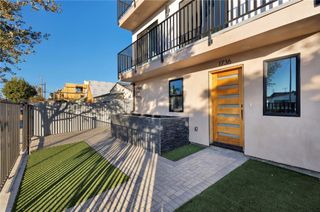 1736 Carmona Avenue A, Los Angeles, CA 90019