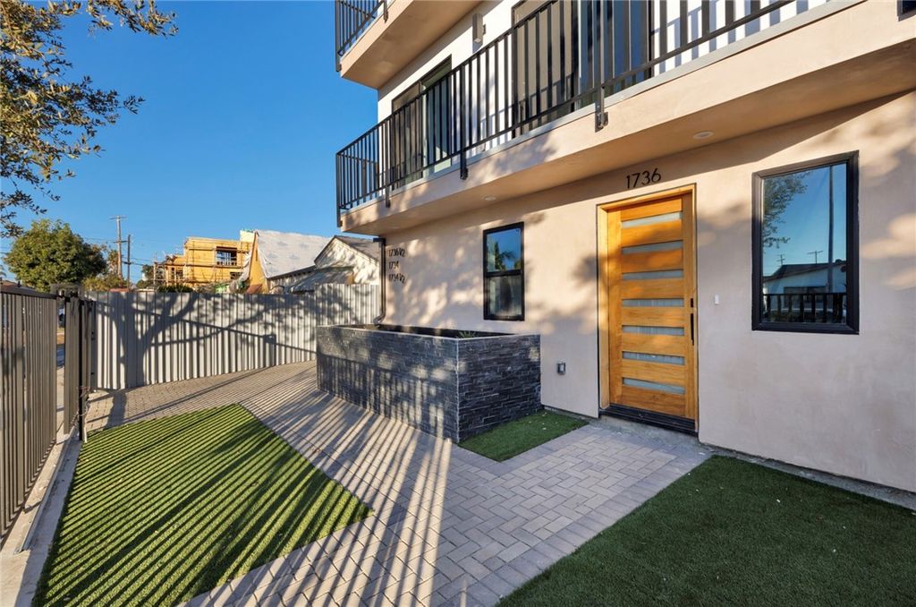 1736 Carmona Avenue A, Los Angeles, CA 90019