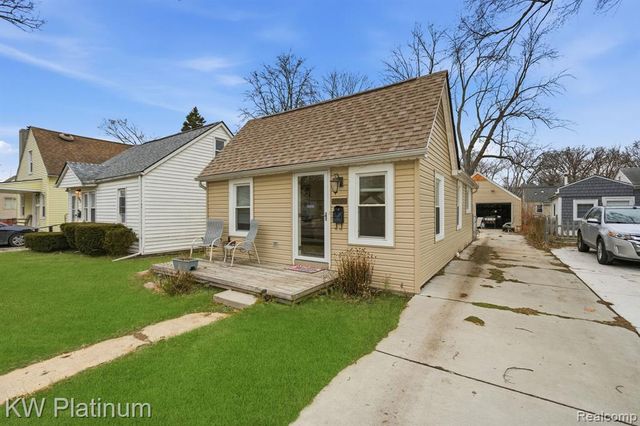 20919 Hollywood Street, Harper Woods, MI 48225