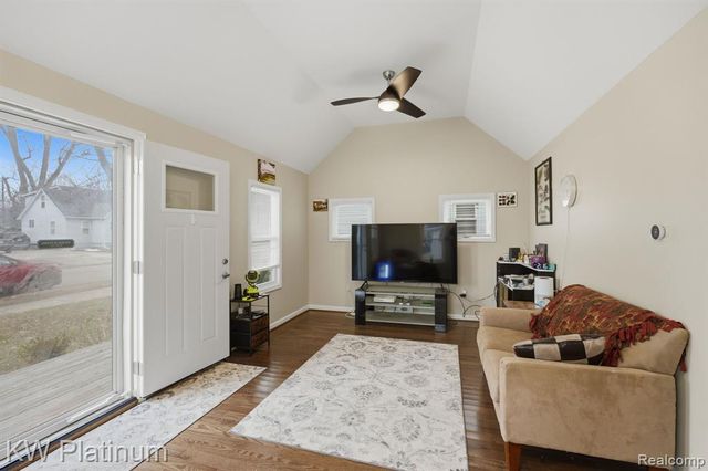 20919 Hollywood Street, Harper Woods, MI 48225