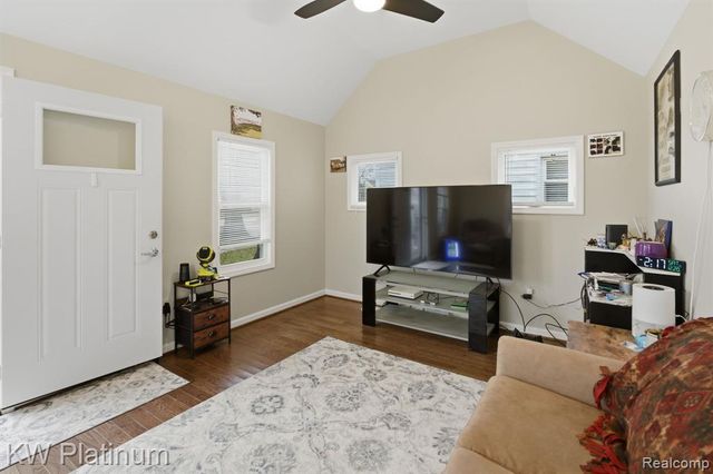 20919 Hollywood Street, Harper Woods, MI 48225