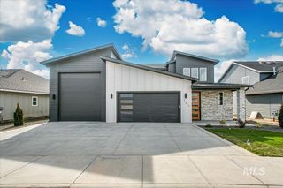 7818 Flathead Lake St, Eagle, ID 83616