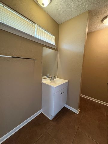 811 Acton Avenue, Duncanville, TX 75137