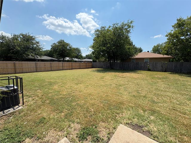 811 Acton Avenue, Duncanville, TX 75137