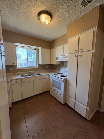 811 Acton Avenue, Duncanville, TX 75137