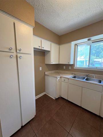 811 Acton Avenue, Duncanville, TX 75137