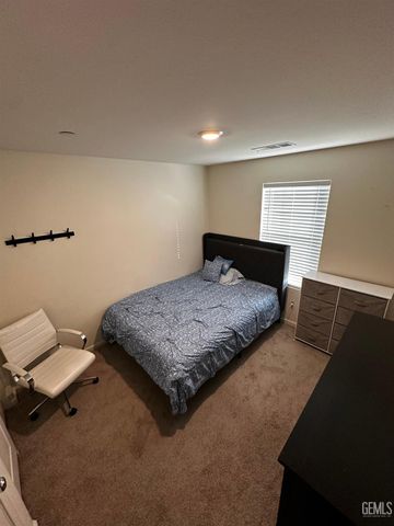 5918 Esmerelda Avenue, Bakersfield, CA 93313